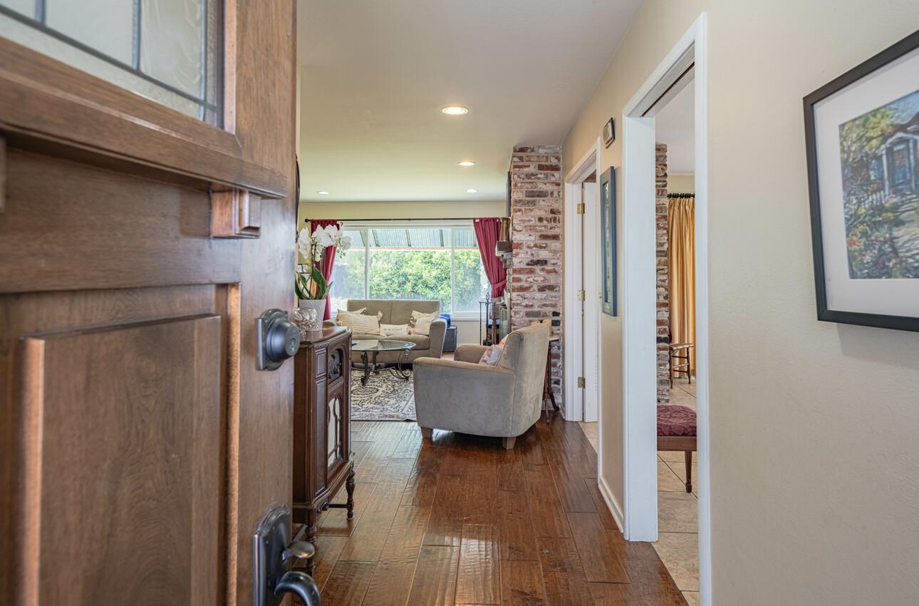 Detail Gallery Image 4 of 34 For 914 Junipero Way, Salinas,  CA 93901 - 3 Beds | 2 Baths