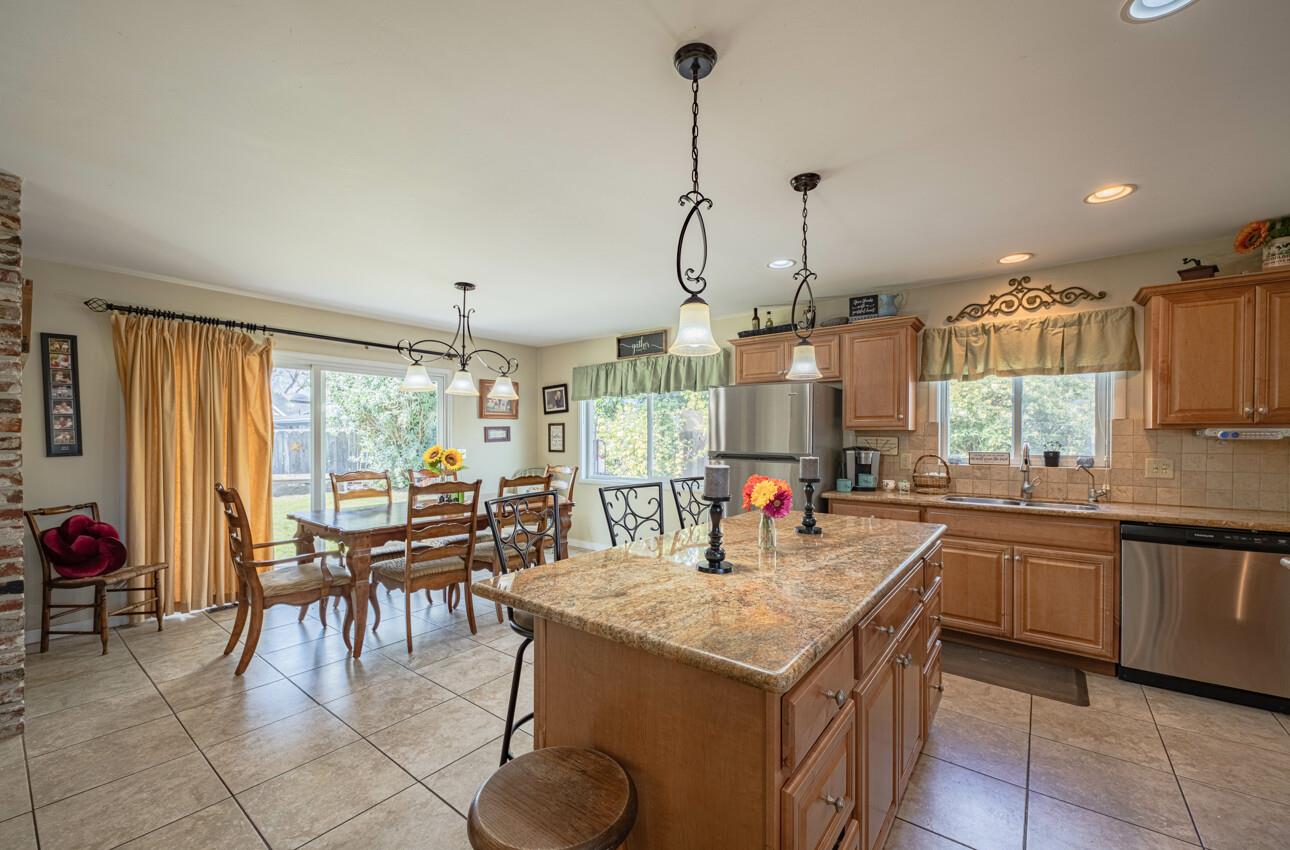 Detail Gallery Image 5 of 34 For 914 Junipero Way, Salinas,  CA 93901 - 3 Beds | 2 Baths