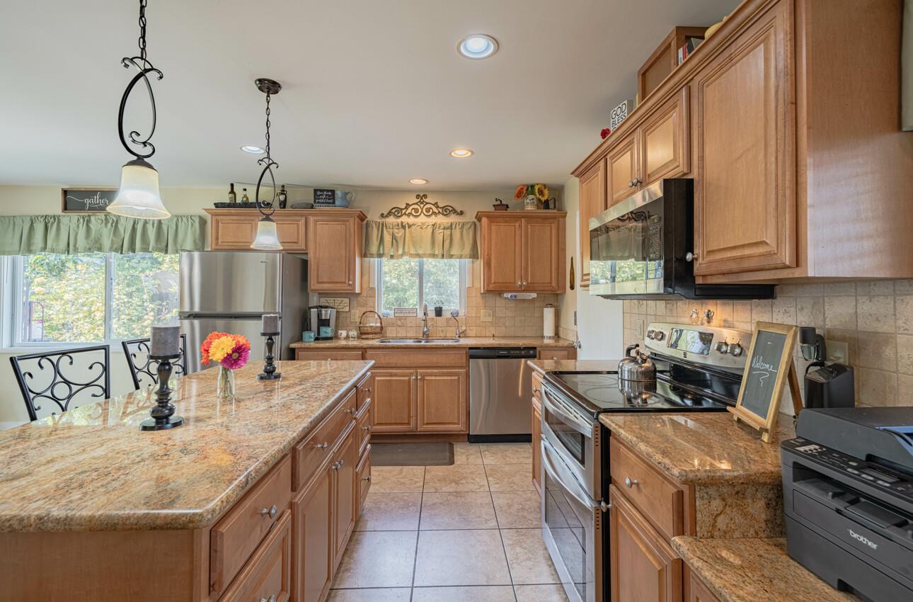 Detail Gallery Image 6 of 34 For 914 Junipero Way, Salinas,  CA 93901 - 3 Beds | 2 Baths