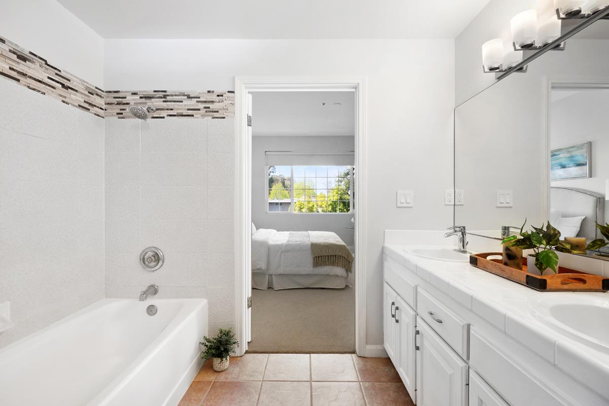Detail Gallery Image 13 of 39 For 550 El Camino Real #302,  Burlingame,  CA 94010 - 2 Beds | 2 Baths