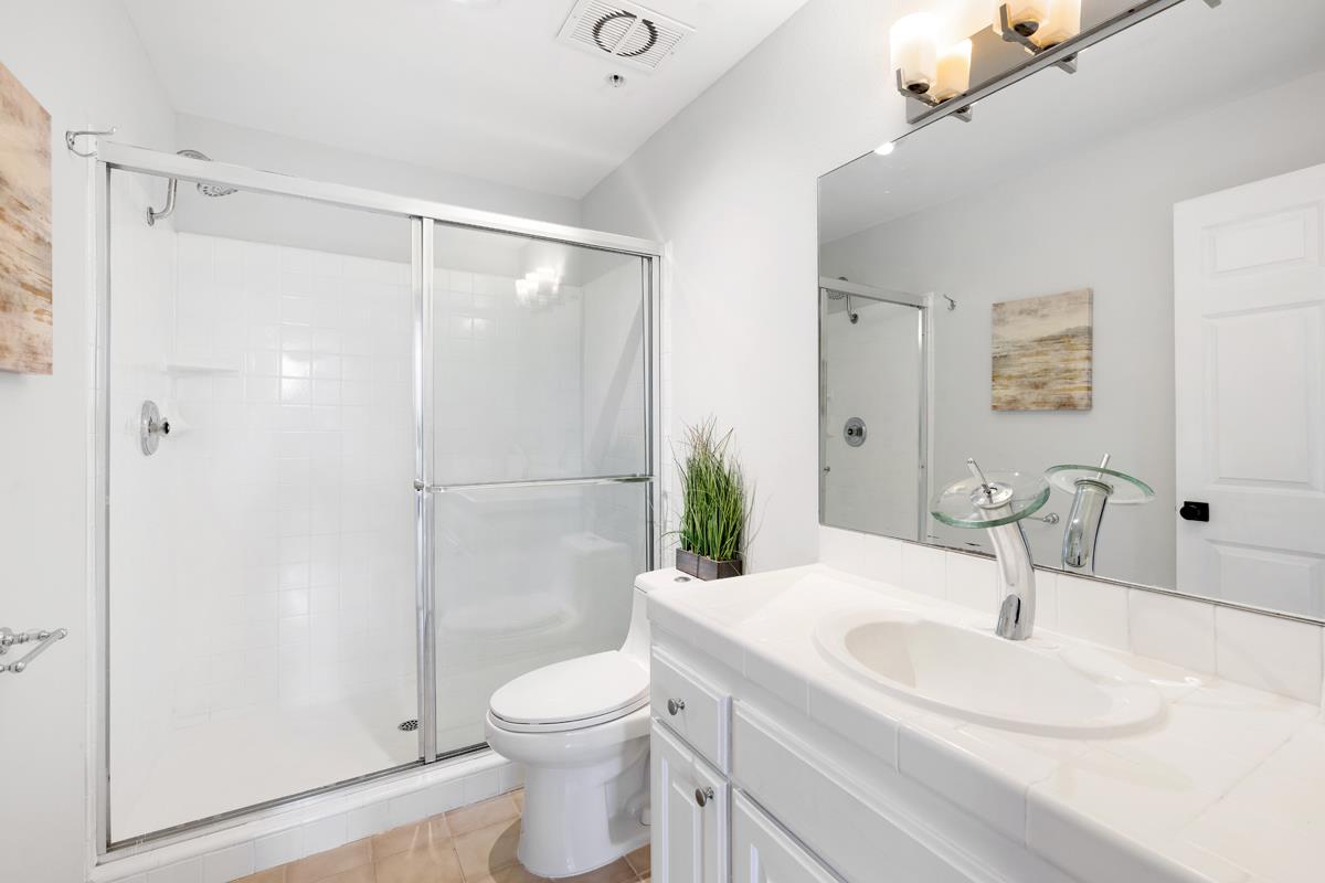 Detail Gallery Image 17 of 39 For 550 El Camino Real #302,  Burlingame,  CA 94010 - 2 Beds | 2 Baths