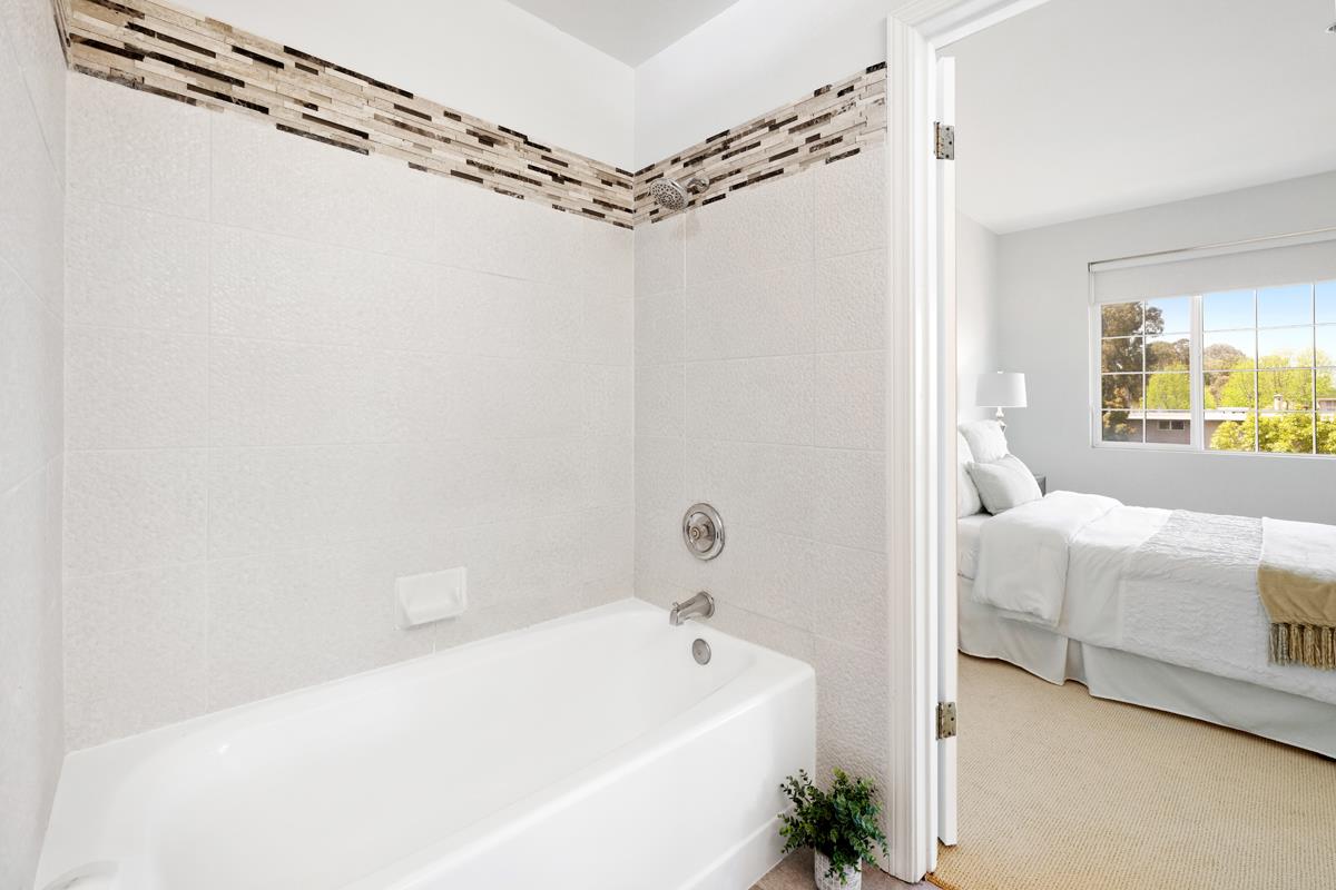 Detail Gallery Image 18 of 39 For 550 El Camino Real #302,  Burlingame,  CA 94010 - 2 Beds | 2 Baths