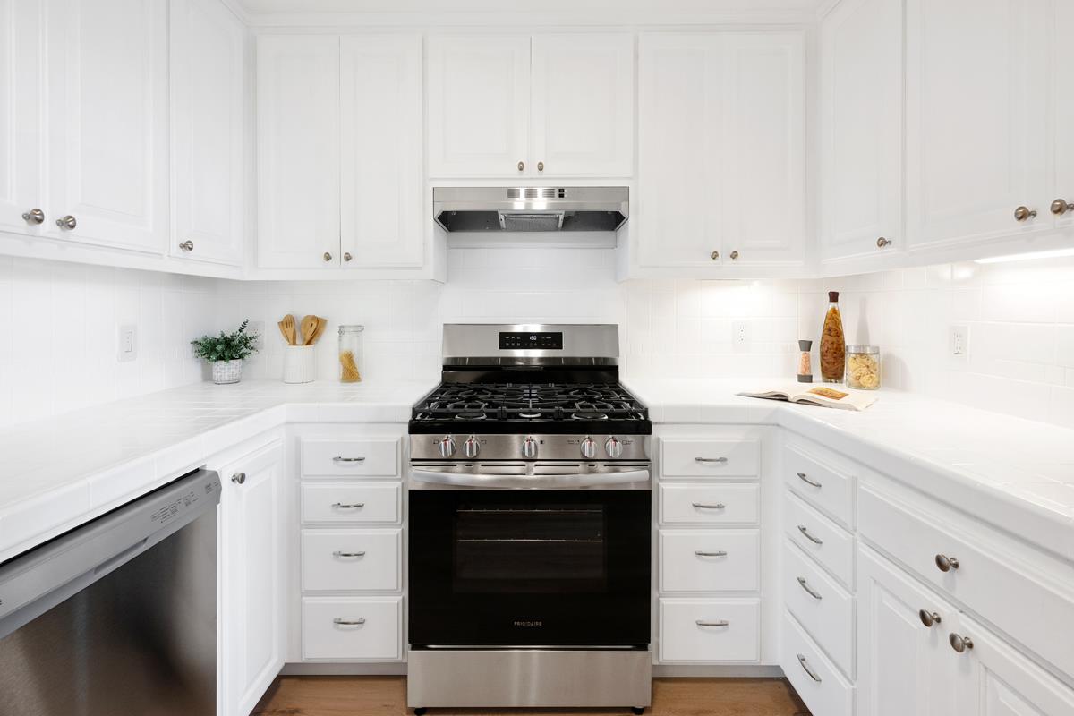 Detail Gallery Image 7 of 39 For 550 El Camino Real #302,  Burlingame,  CA 94010 - 2 Beds | 2 Baths