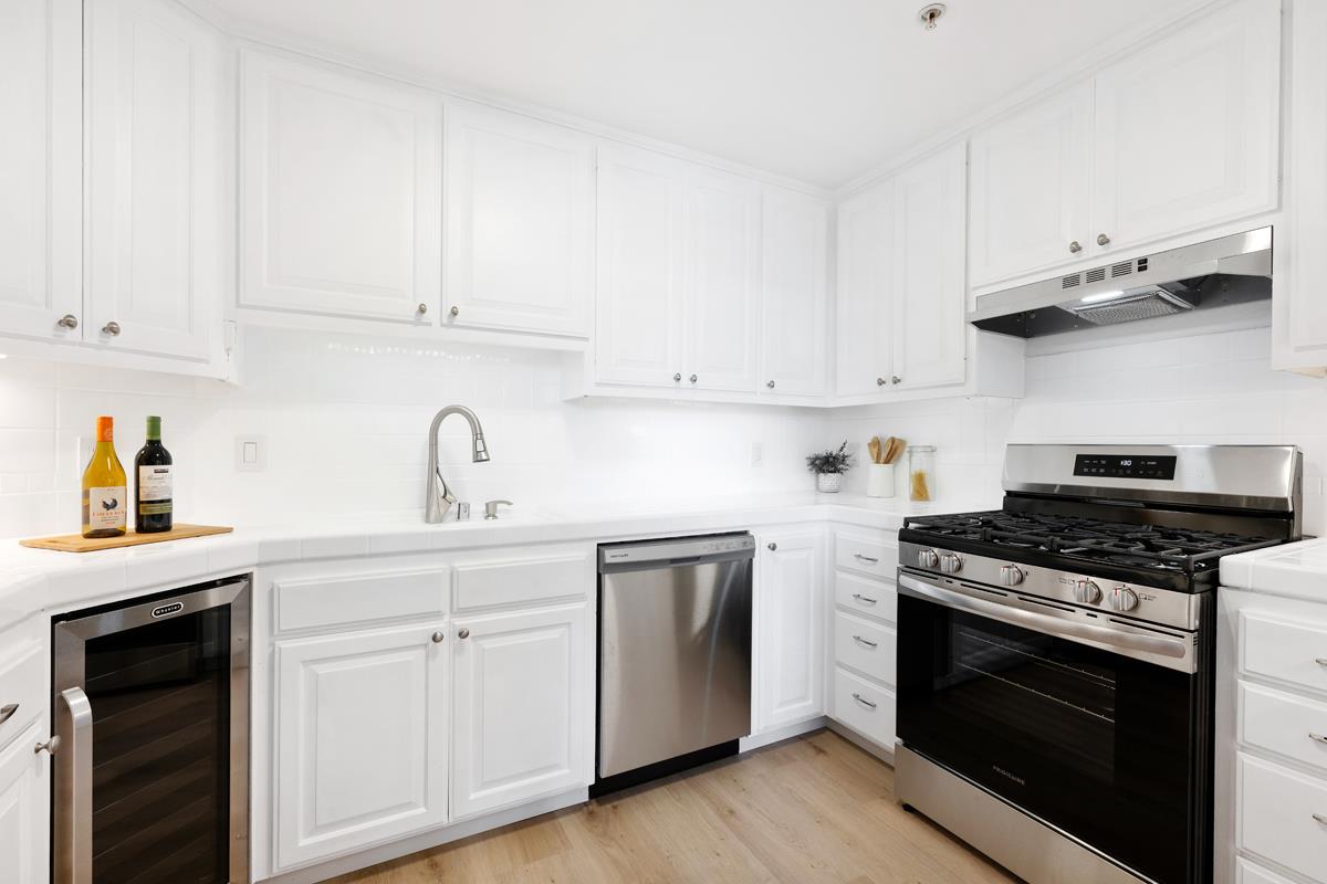 Detail Gallery Image 8 of 39 For 550 El Camino Real #302,  Burlingame,  CA 94010 - 2 Beds | 2 Baths