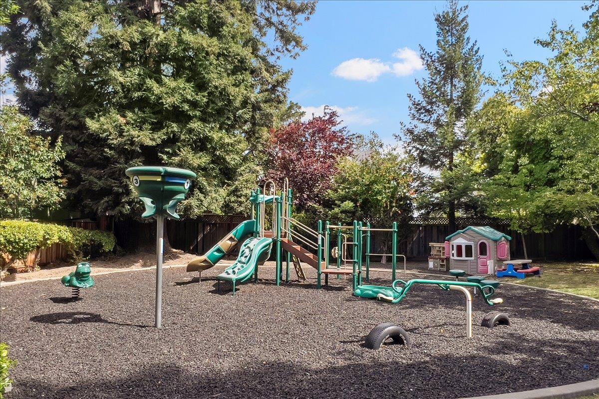 Detail Gallery Image 11 of 12 For 99 Sherland Ave a,  Mountain View,  CA 94043 - 3 Beds | 1/1 Baths