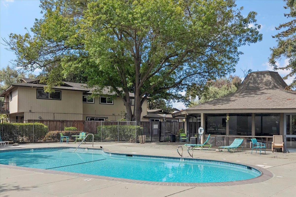Detail Gallery Image 12 of 12 For 99 Sherland Ave a,  Mountain View,  CA 94043 - 3 Beds | 1/1 Baths