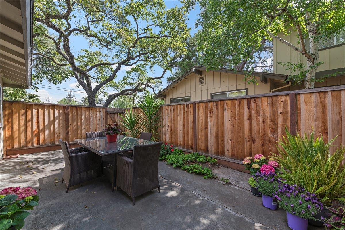 Detail Gallery Image 3 of 12 For 99 Sherland Ave a,  Mountain View,  CA 94043 - 3 Beds | 1/1 Baths