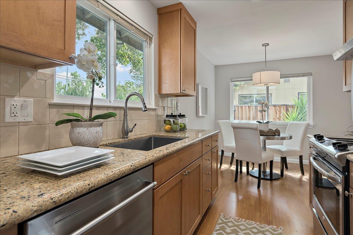 Detail Gallery Image 5 of 12 For 99 Sherland Ave a,  Mountain View,  CA 94043 - 3 Beds | 1/1 Baths