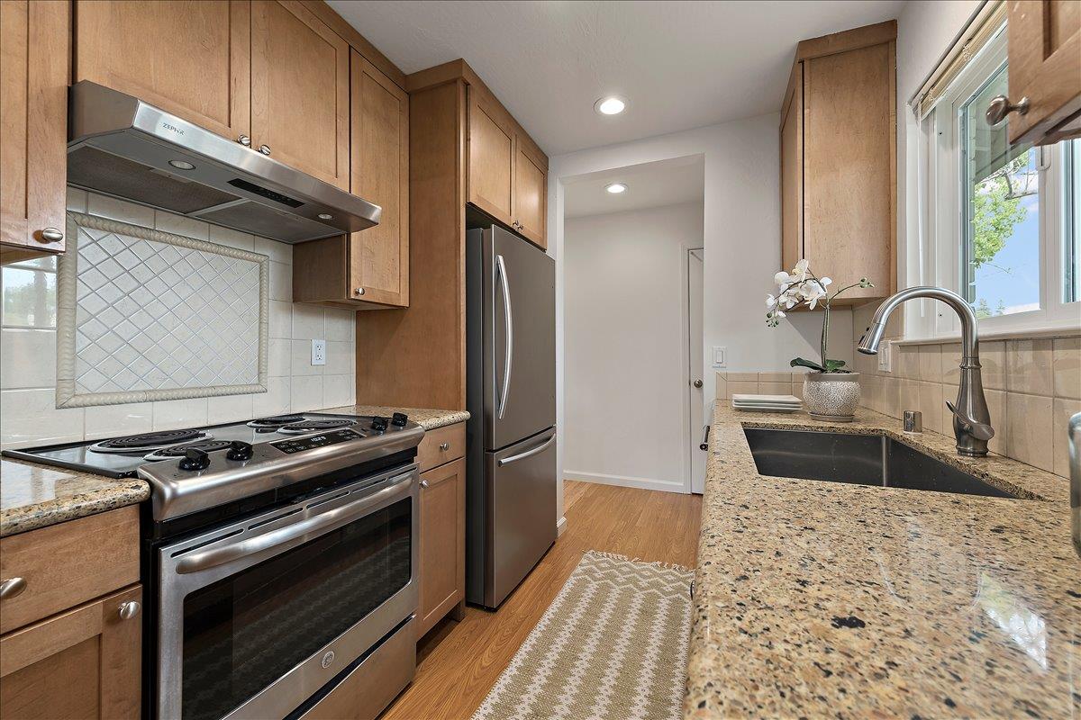 Detail Gallery Image 6 of 12 For 99 Sherland Ave a,  Mountain View,  CA 94043 - 3 Beds | 1/1 Baths