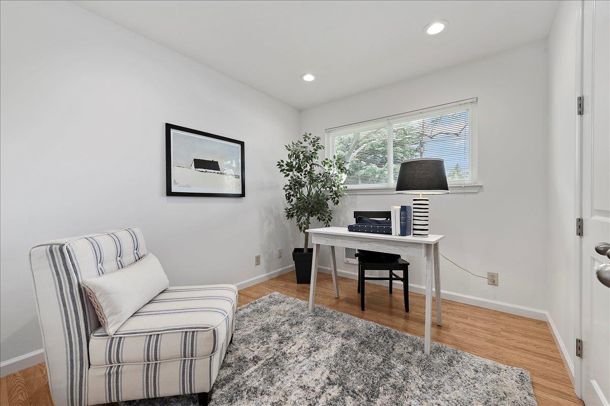 Detail Gallery Image 8 of 12 For 99 Sherland Ave a,  Mountain View,  CA 94043 - 3 Beds | 1/1 Baths