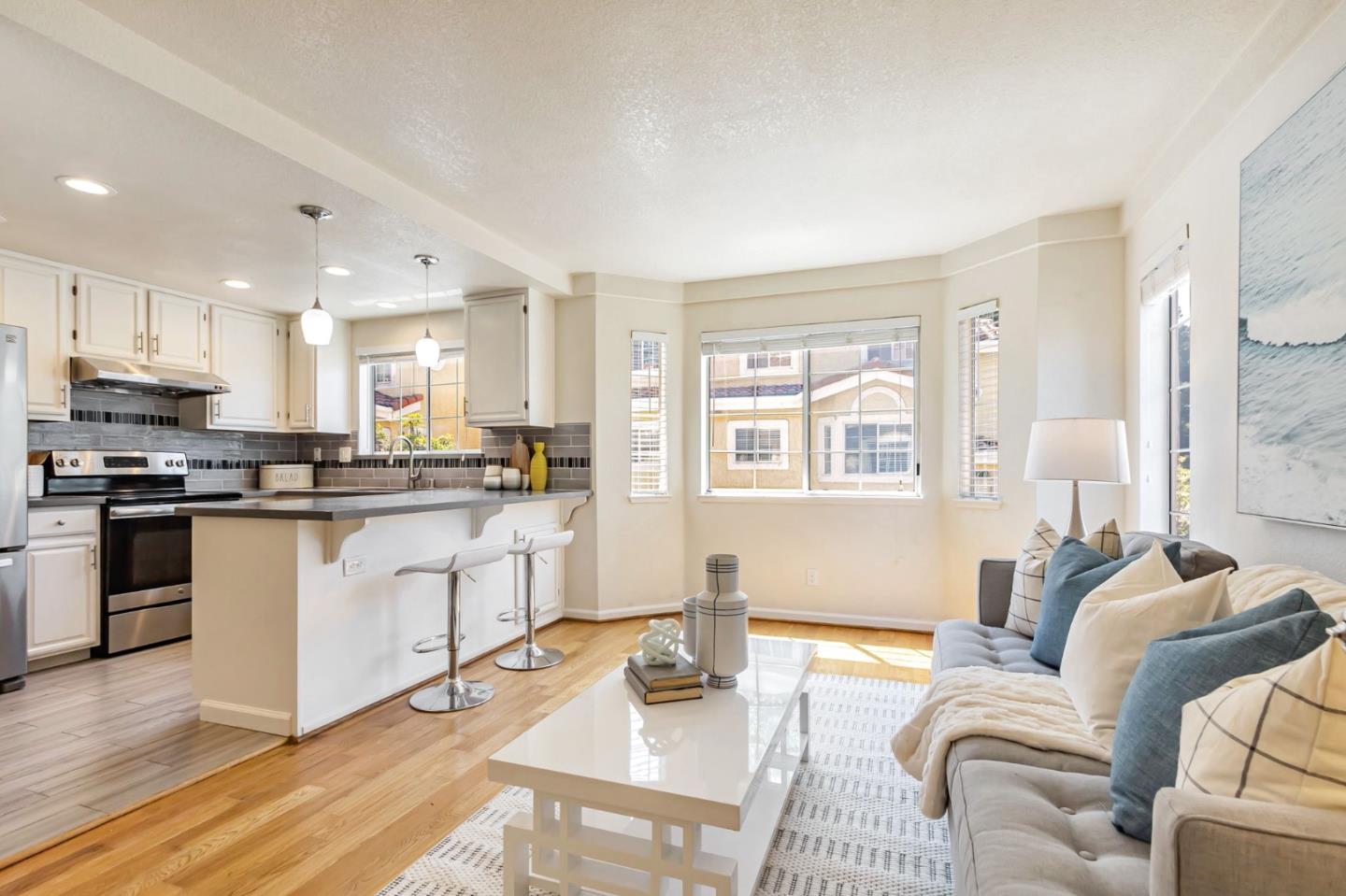 Detail Gallery Image 12 of 45 For 10 Tyrella Ct, Mountain View,  CA 94043 - 3 Beds | 2/1 Baths