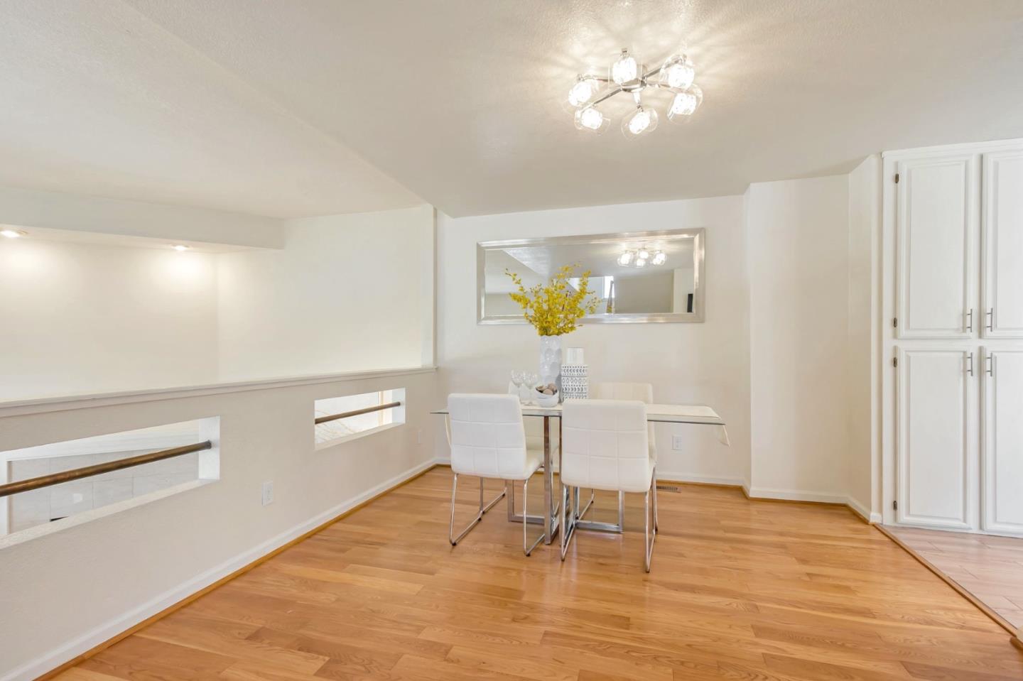 Detail Gallery Image 14 of 45 For 10 Tyrella Ct, Mountain View,  CA 94043 - 3 Beds | 2/1 Baths