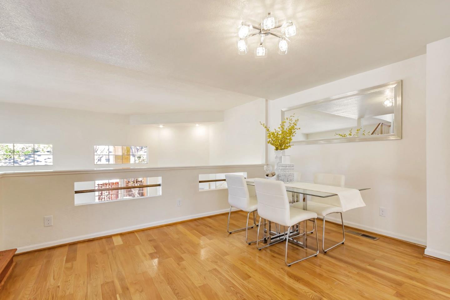 Detail Gallery Image 15 of 45 For 10 Tyrella Ct, Mountain View,  CA 94043 - 3 Beds | 2/1 Baths
