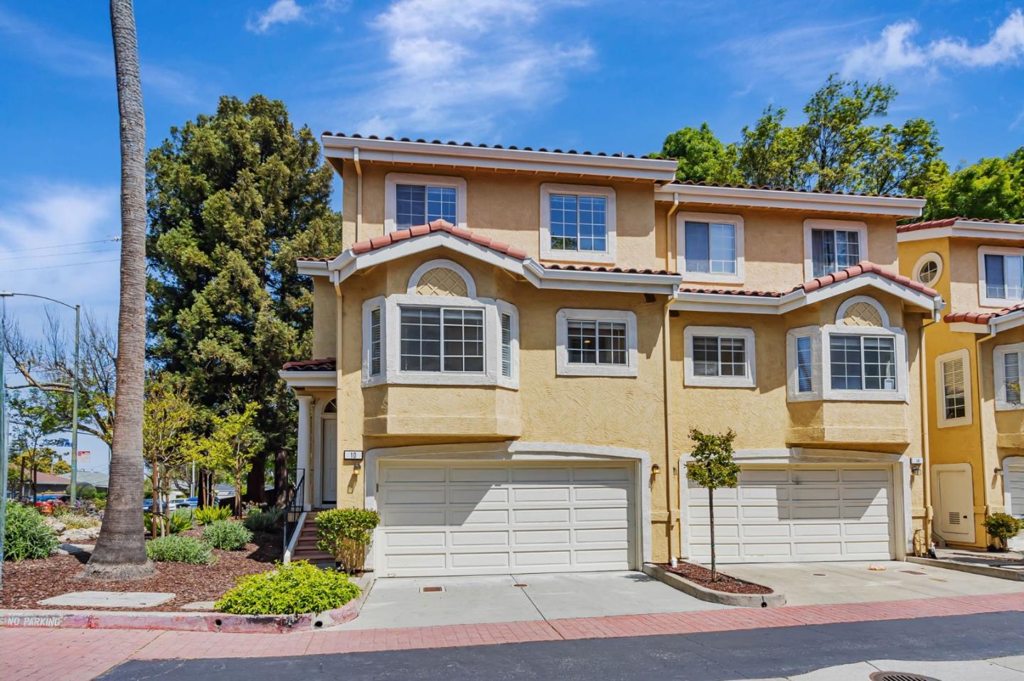 Detail Gallery Image 2 of 45 For 10 Tyrella Ct, Mountain View,  CA 94043 - 3 Beds | 2/1 Baths