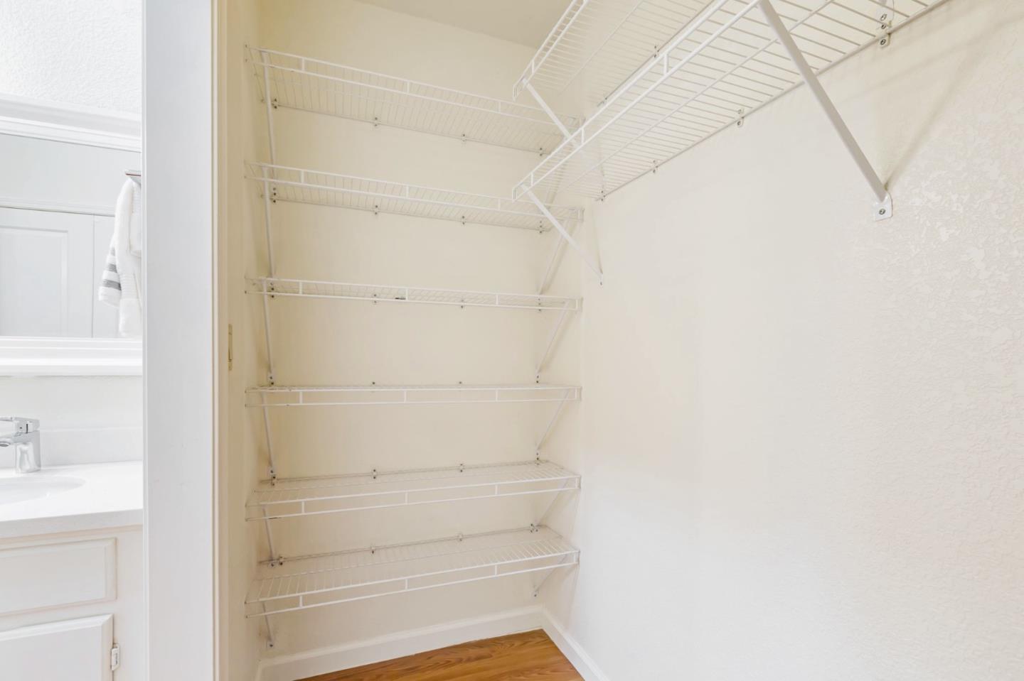 Detail Gallery Image 22 of 45 For 10 Tyrella Ct, Mountain View,  CA 94043 - 3 Beds | 2/1 Baths