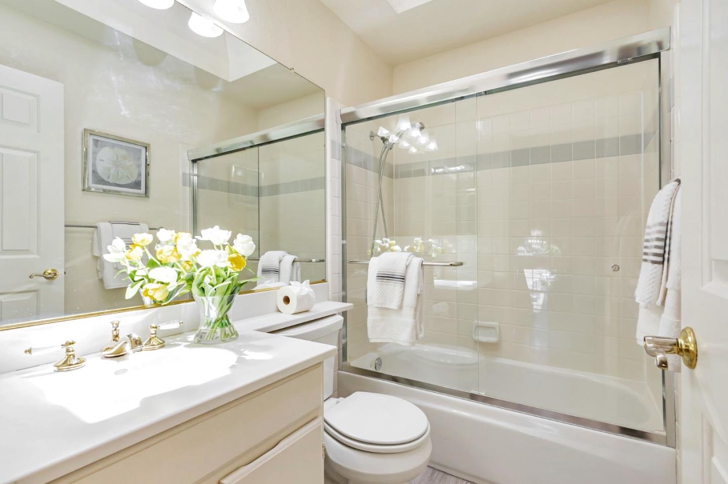 Detail Gallery Image 29 of 45 For 10 Tyrella Ct, Mountain View,  CA 94043 - 3 Beds | 2/1 Baths