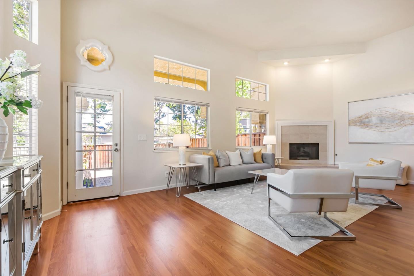 Detail Gallery Image 4 of 45 For 10 Tyrella Ct, Mountain View,  CA 94043 - 3 Beds | 2/1 Baths