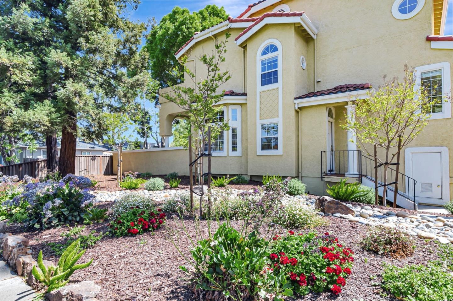 Detail Gallery Image 42 of 45 For 10 Tyrella Ct, Mountain View,  CA 94043 - 3 Beds | 2/1 Baths