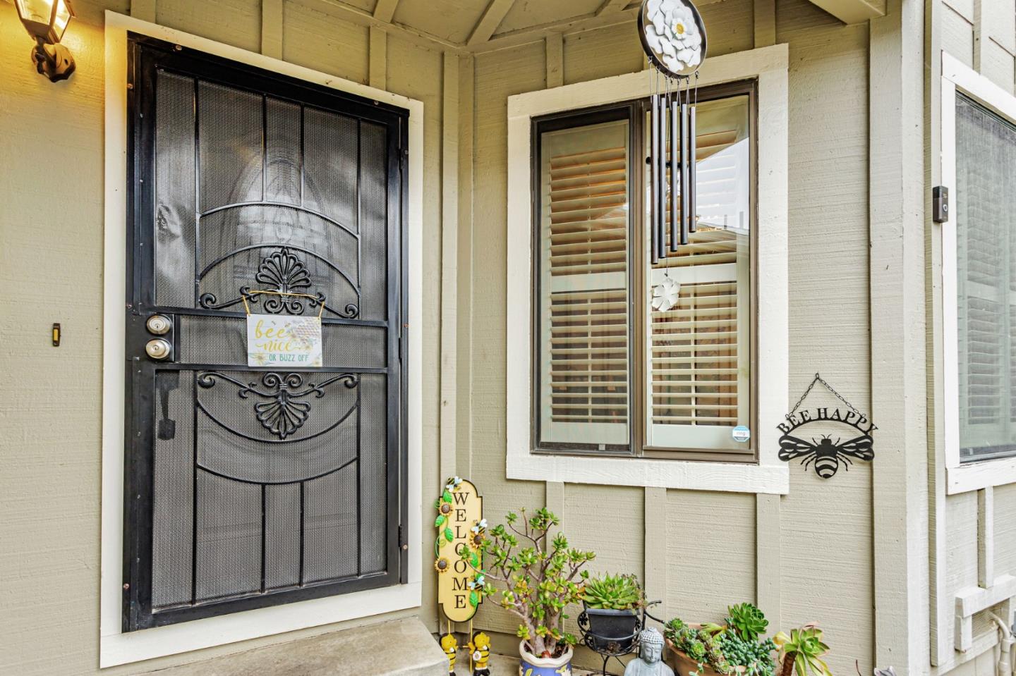Detail Gallery Image 3 of 20 For 745 Helen Dr, Hollister,  CA 95023 - 2 Beds | 2/1 Baths