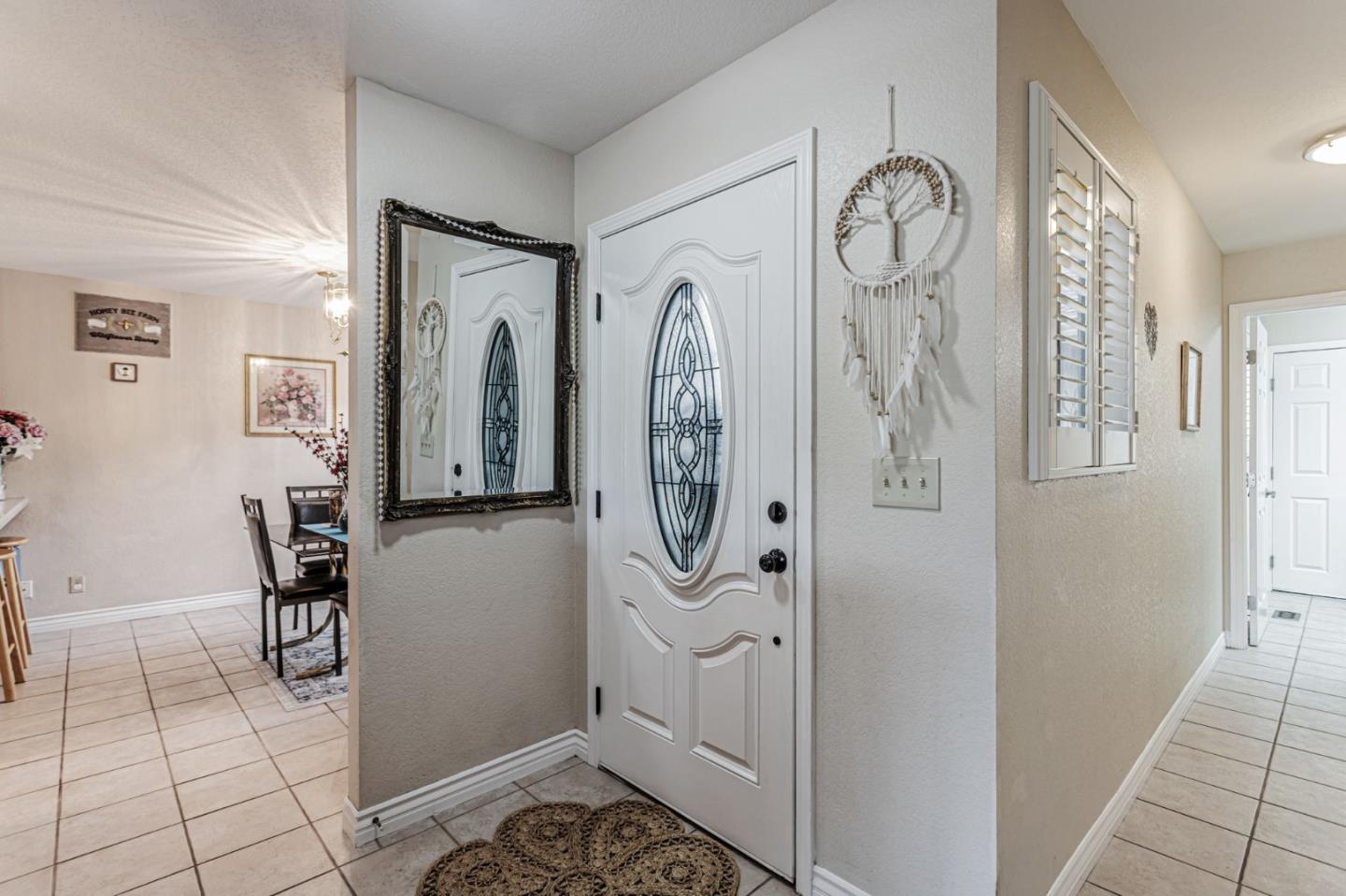 Detail Gallery Image 4 of 20 For 745 Helen Dr, Hollister,  CA 95023 - 2 Beds | 2/1 Baths