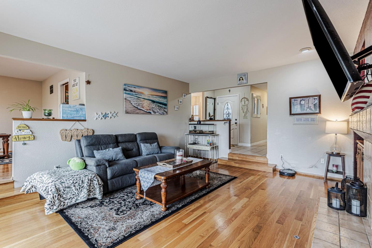 Detail Gallery Image 6 of 20 For 745 Helen Dr, Hollister,  CA 95023 - 2 Beds | 2/1 Baths