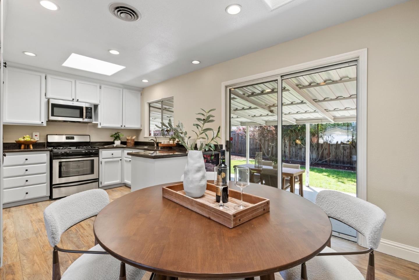 Detail Gallery Image 11 of 33 For 654 Whitethorne Dr, Campbell,  CA 95008 - 3 Beds | 2 Baths