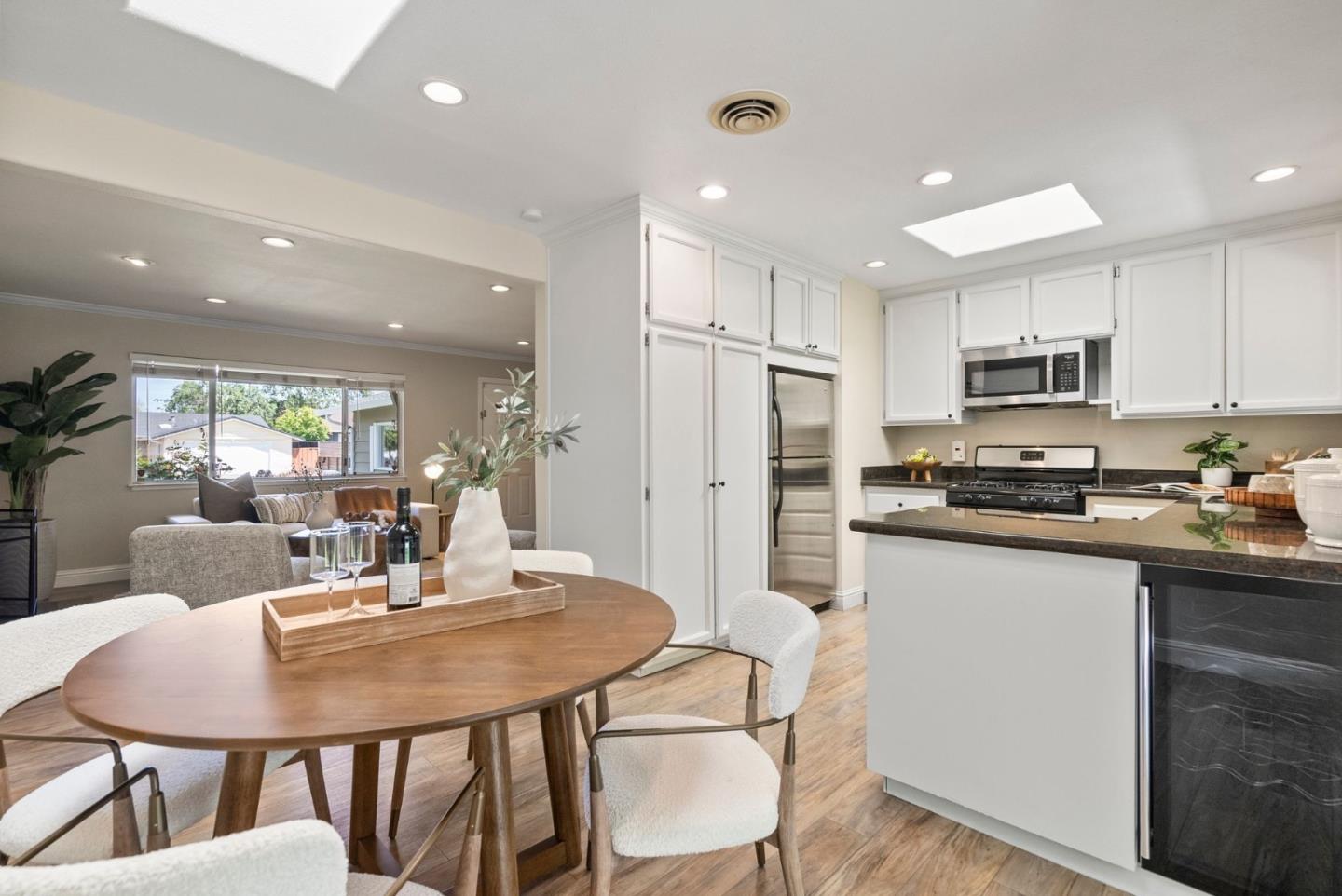 Detail Gallery Image 12 of 33 For 654 Whitethorne Dr, Campbell,  CA 95008 - 3 Beds | 2 Baths
