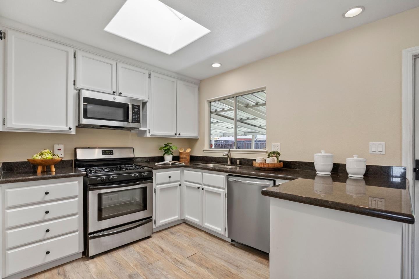 Detail Gallery Image 13 of 33 For 654 Whitethorne Dr, Campbell,  CA 95008 - 3 Beds | 2 Baths