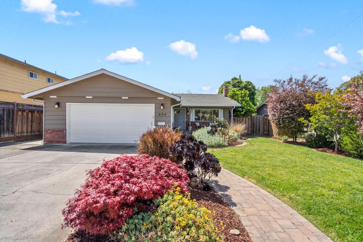 Detail Gallery Image 2 of 33 For 654 Whitethorne Dr, Campbell,  CA 95008 - 3 Beds | 2 Baths