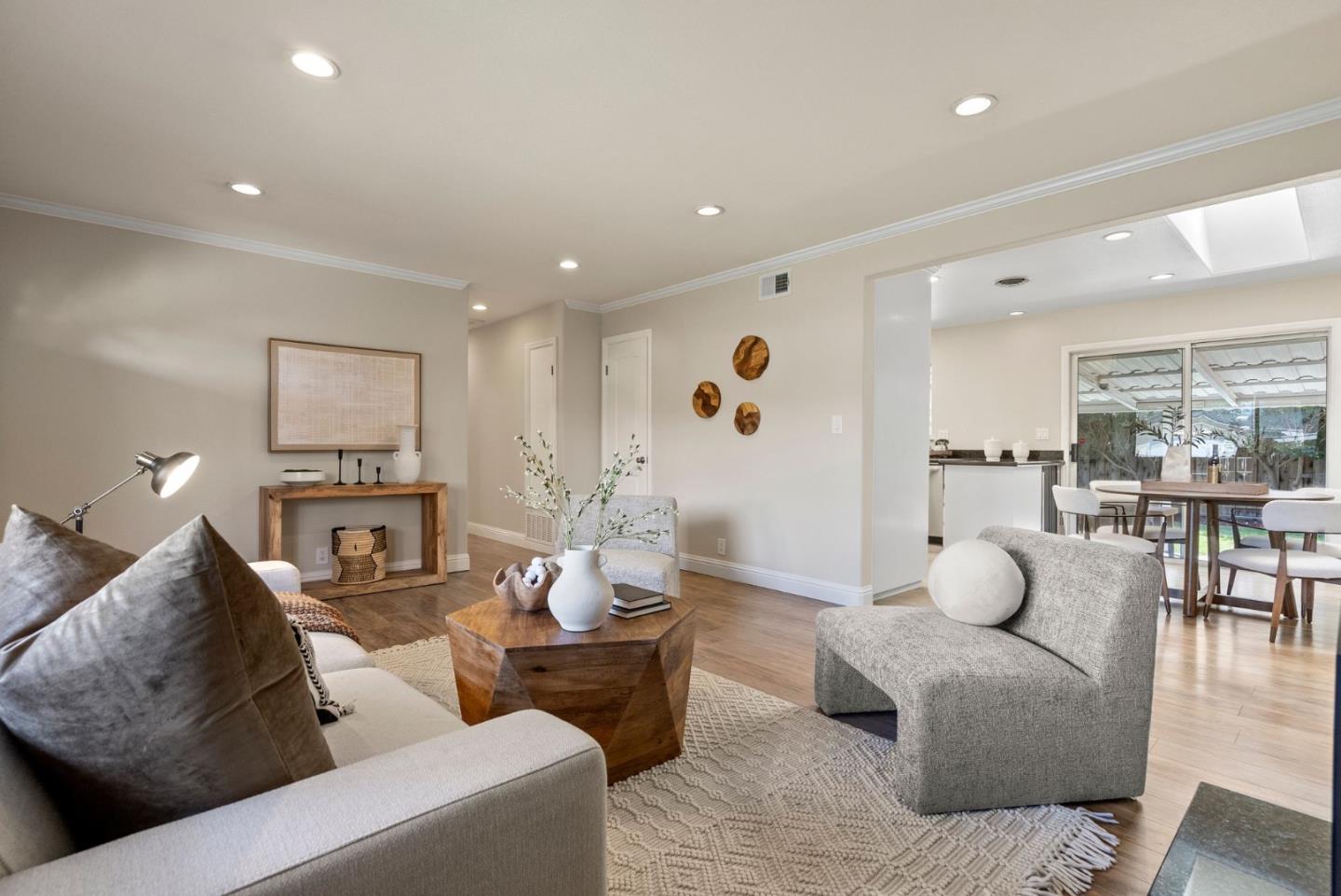 Detail Gallery Image 9 of 33 For 654 Whitethorne Dr, Campbell,  CA 95008 - 3 Beds | 2 Baths