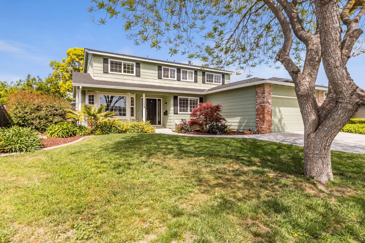 Detail Gallery Image 3 of 50 For 743 Silver Pine Ct, Sunnyvale,  CA 94086 - 5 Beds | 2/1 Baths