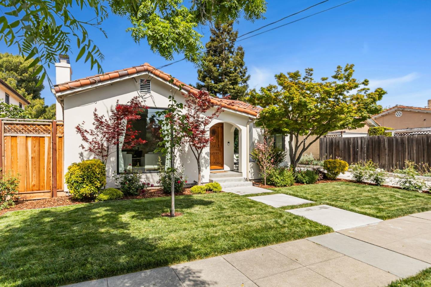 Detail Gallery Image 3 of 56 For 664 Chapman St, San Jose,  CA 95126 - 3 Beds | 2 Baths