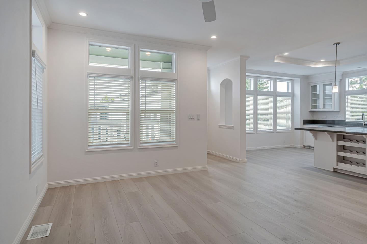 Detail Gallery Image 5 of 37 For 238 Chateau La Salle Dr #238,  San Jose,  CA 95111 - 3 Beds | 3 Baths