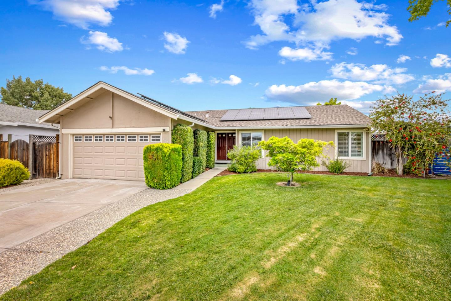 Detail Gallery Image 2 of 25 For 464 Edelweiss Dr, San Jose,  CA 95136 - 3 Beds | 2 Baths