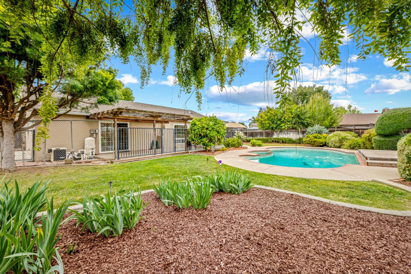 Detail Gallery Image 20 of 25 For 464 Edelweiss Dr, San Jose,  CA 95136 - 3 Beds | 2 Baths