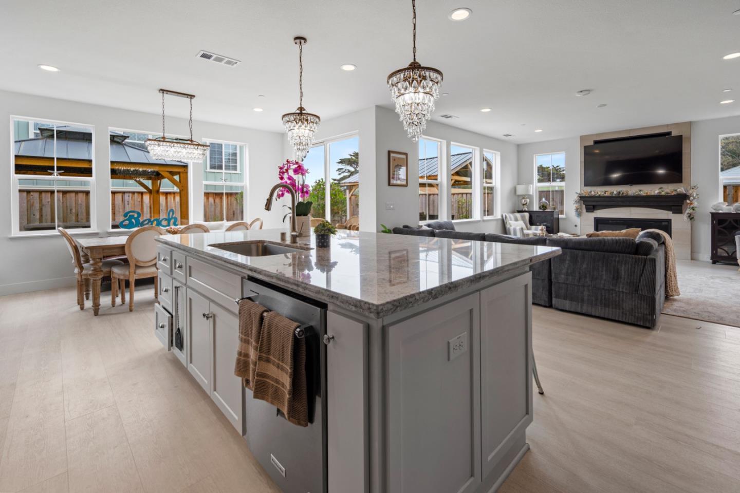 Detail Gallery Image 10 of 41 For 287 Skyview Dr, Marina,  CA 93933 - 3 Beds | 2/1 Baths