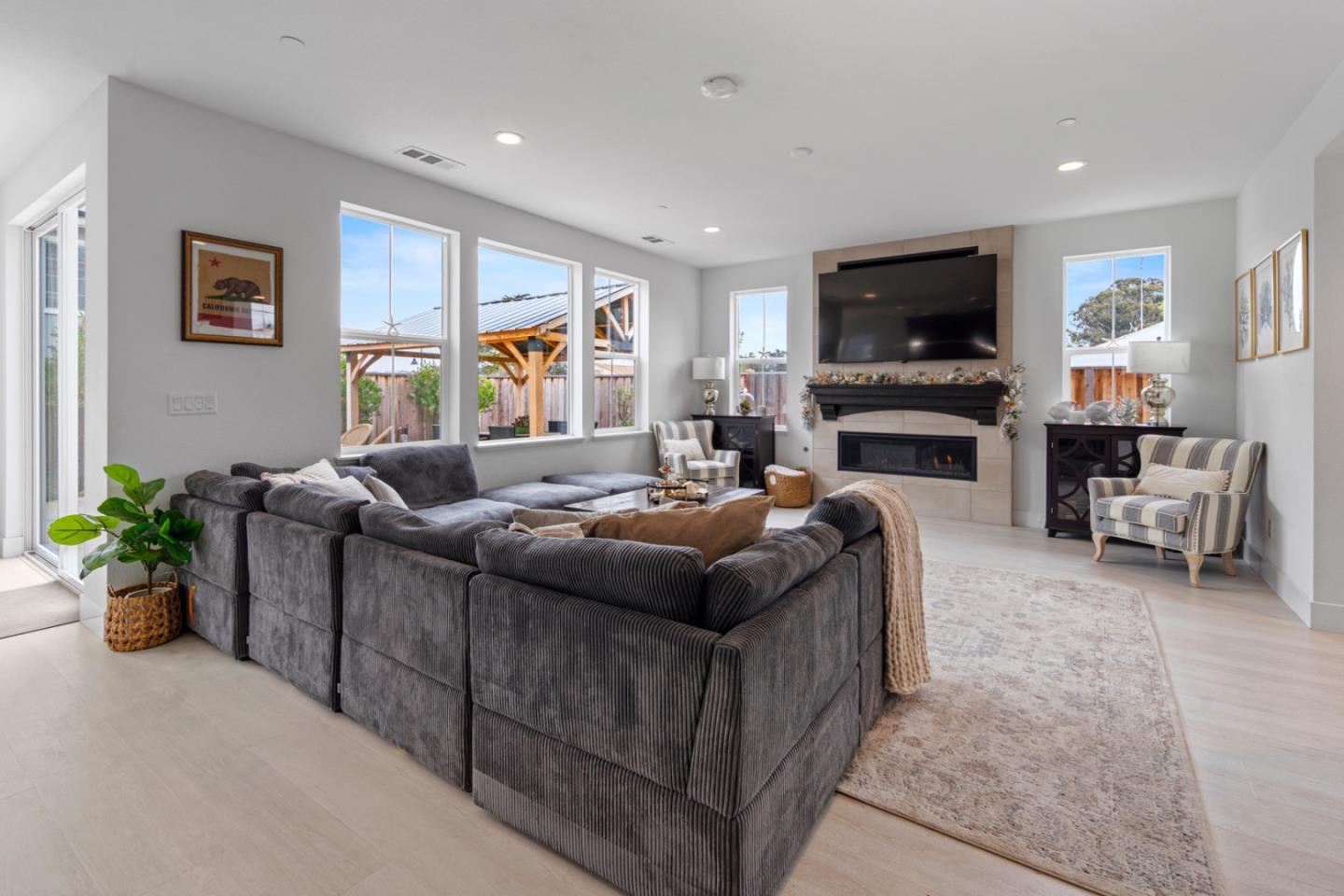 Detail Gallery Image 11 of 41 For 287 Skyview Dr, Marina,  CA 93933 - 3 Beds | 2/1 Baths
