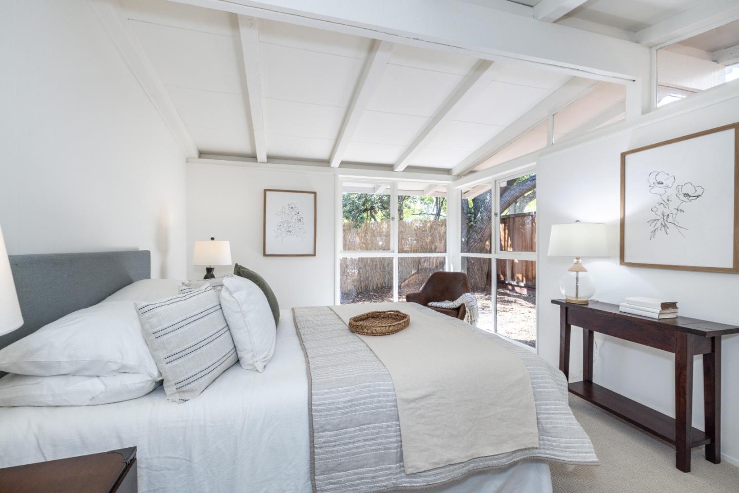 Detail Gallery Image 14 of 26 For 575 E Meadow Dr, Palo Alto,  CA 94306 - 3 Beds | 1 Baths