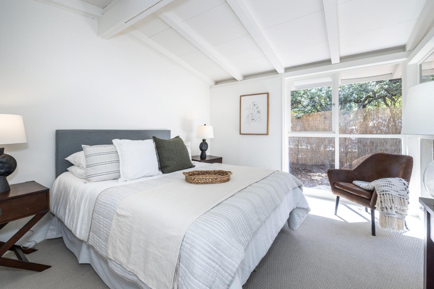 Detail Gallery Image 15 of 26 For 575 E Meadow Dr, Palo Alto,  CA 94306 - 3 Beds | 1 Baths