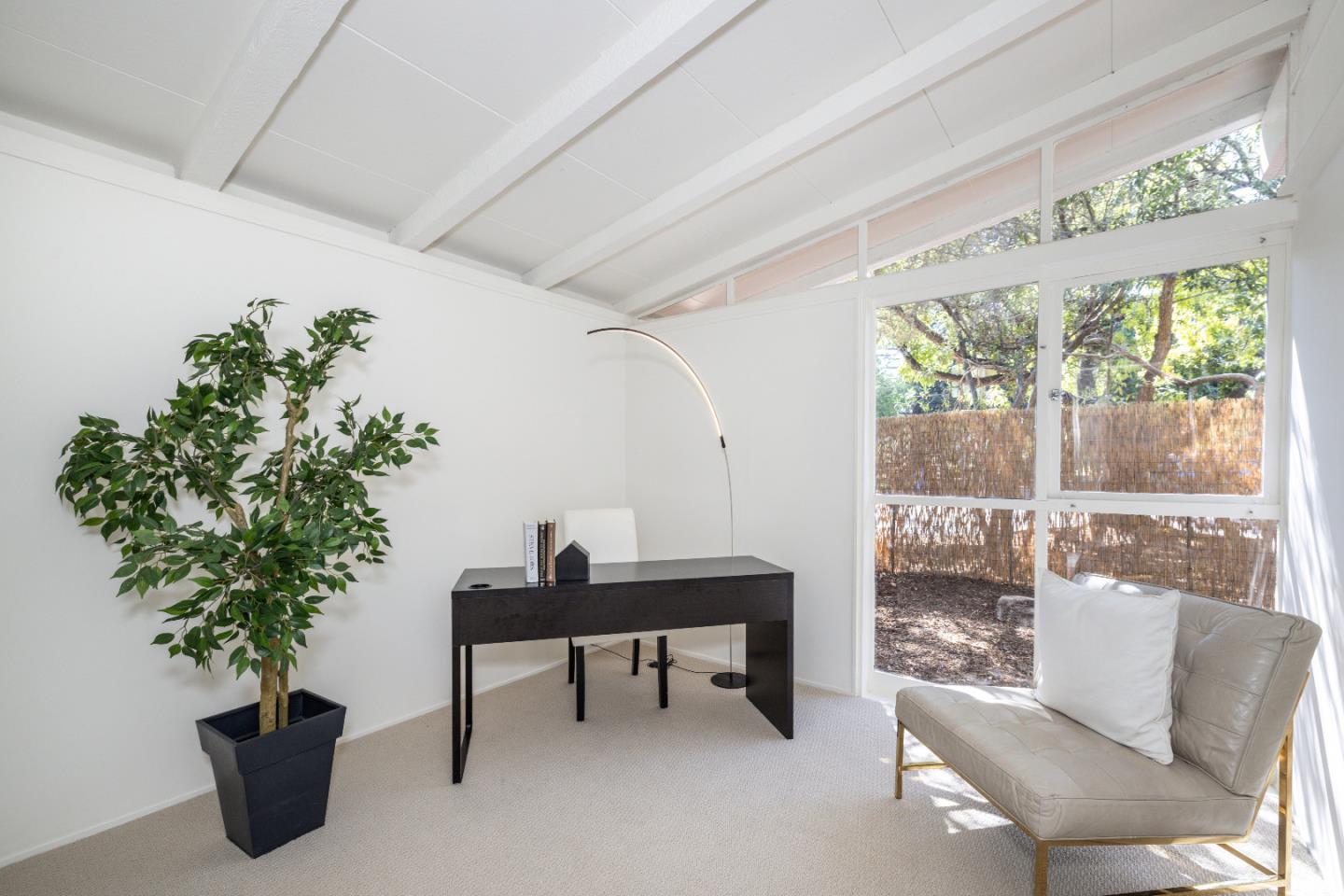 Detail Gallery Image 18 of 26 For 575 E Meadow Dr, Palo Alto,  CA 94306 - 3 Beds | 1 Baths