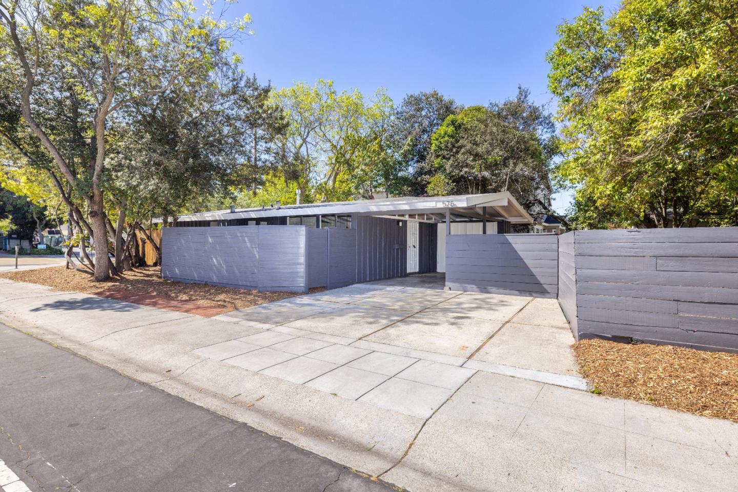 Detail Gallery Image 2 of 26 For 575 E Meadow Dr, Palo Alto,  CA 94306 - 3 Beds | 1 Baths
