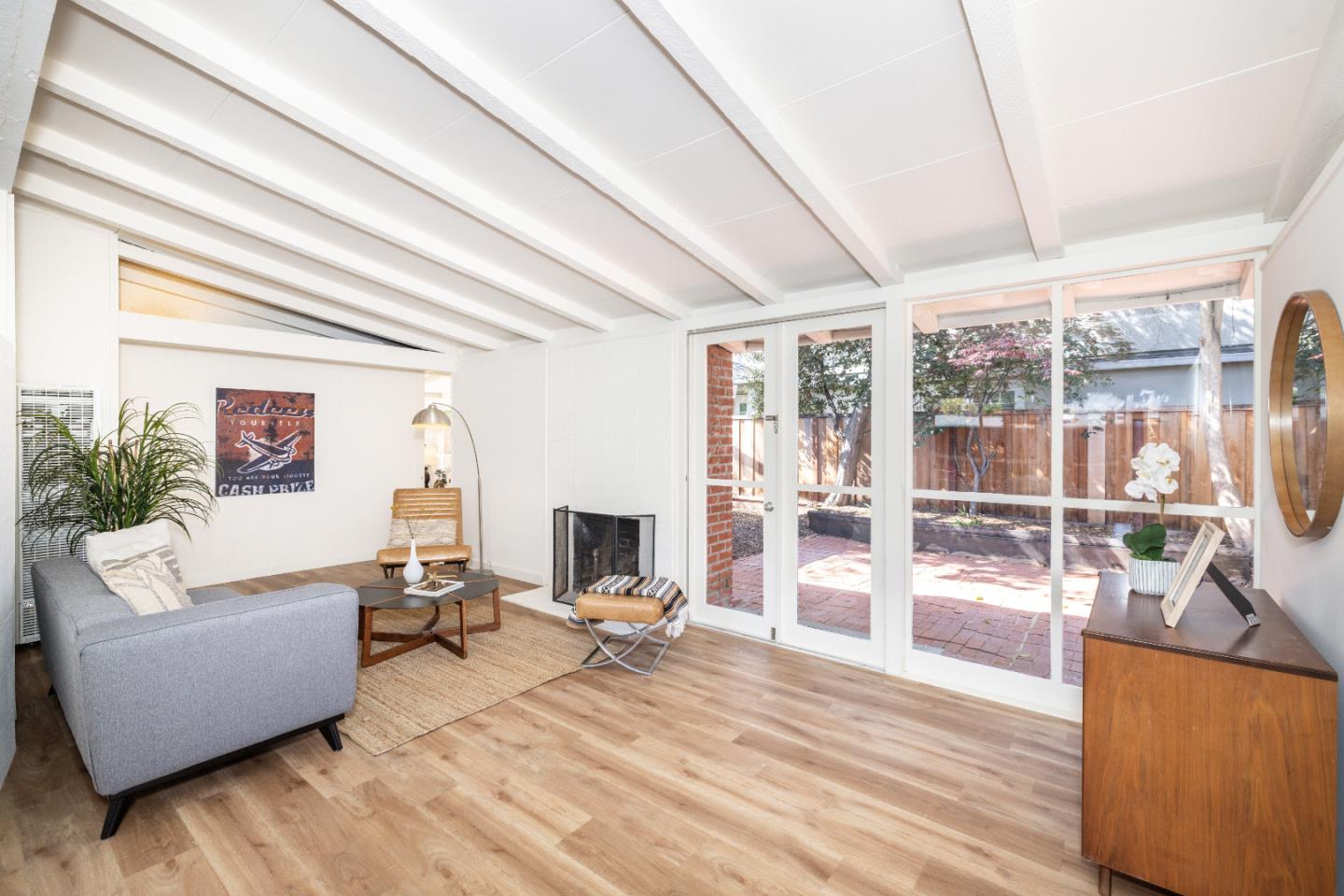 Detail Gallery Image 4 of 26 For 575 E Meadow Dr, Palo Alto,  CA 94306 - 3 Beds | 1 Baths