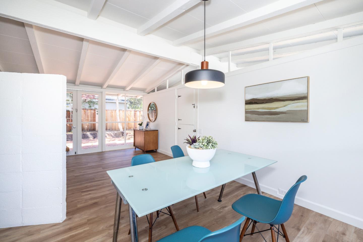 Detail Gallery Image 9 of 26 For 575 E Meadow Dr, Palo Alto,  CA 94306 - 3 Beds | 1 Baths