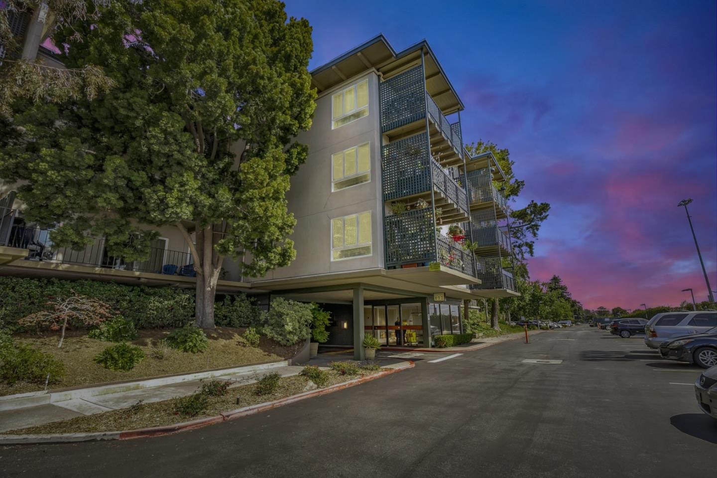 Detail Gallery Image 2 of 20 For 802 N Delaware St #409,  San Mateo,  CA 94402 - 1 Beds | 1 Baths