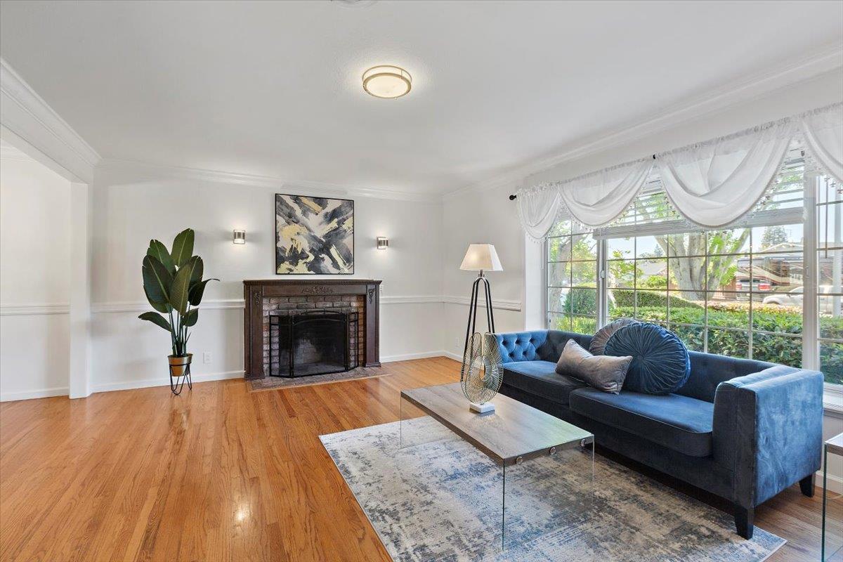 Detail Gallery Image 3 of 38 For 2875 Stevenson St, Santa Clara,  CA 95051 - 4 Beds | 3/1 Baths