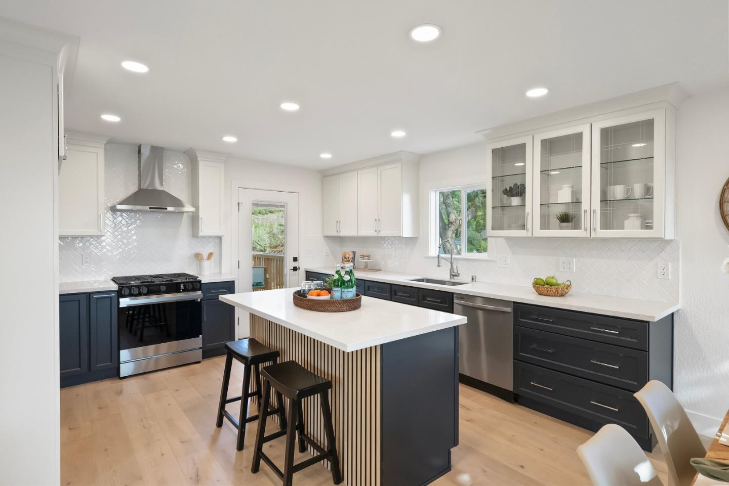 Detail Gallery Image 17 of 53 For 4160 Holly Dr, San Jose,  CA 95127 - 3 Beds | 2 Baths