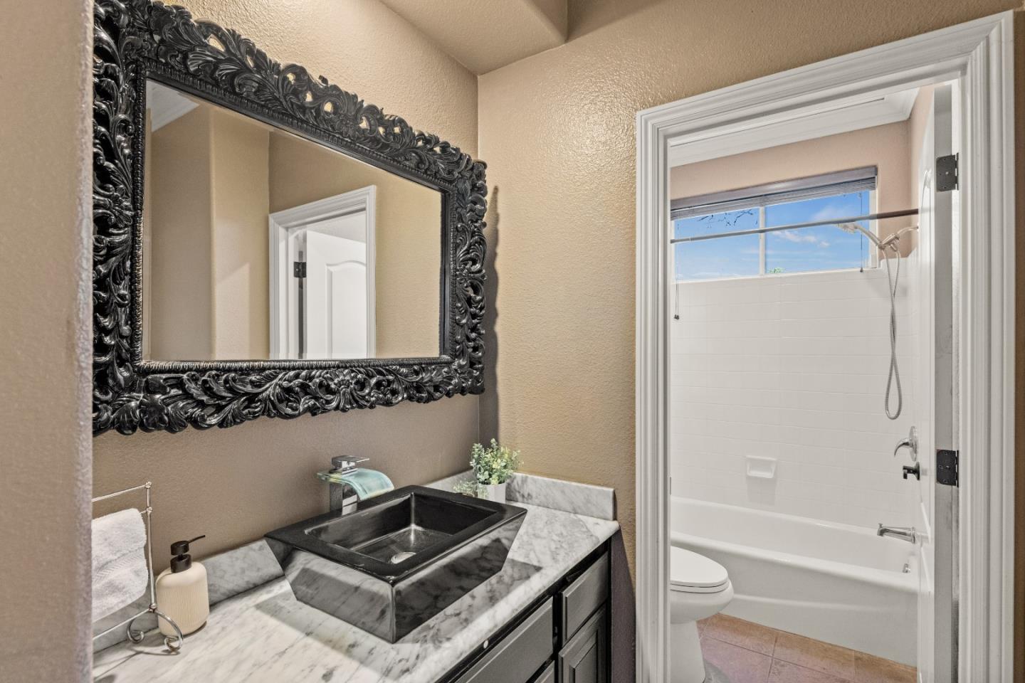 Detail Gallery Image 15 of 25 For 27151 Prestancia Way, Salinas,  CA 93908 - 5 Beds | 4 Baths