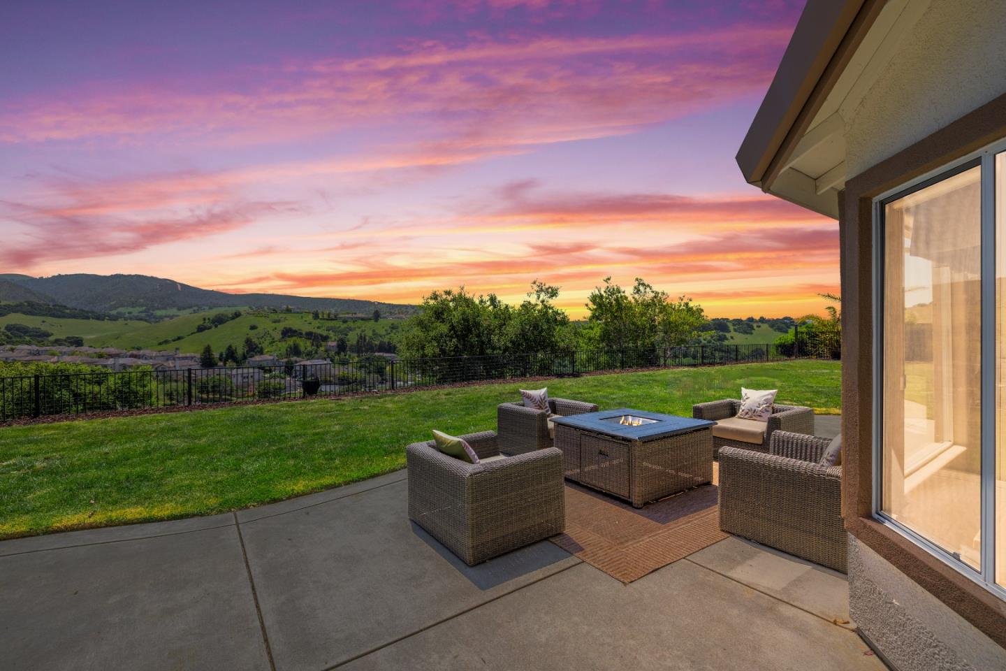 Detail Gallery Image 22 of 25 For 27151 Prestancia Way, Salinas,  CA 93908 - 5 Beds | 4 Baths