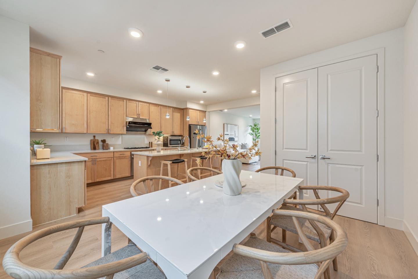 Detail Gallery Image 15 of 28 For 561 San Pasqual Ter #2,  Sunnyvale,  CA 94085 - 4 Beds | 3 Baths