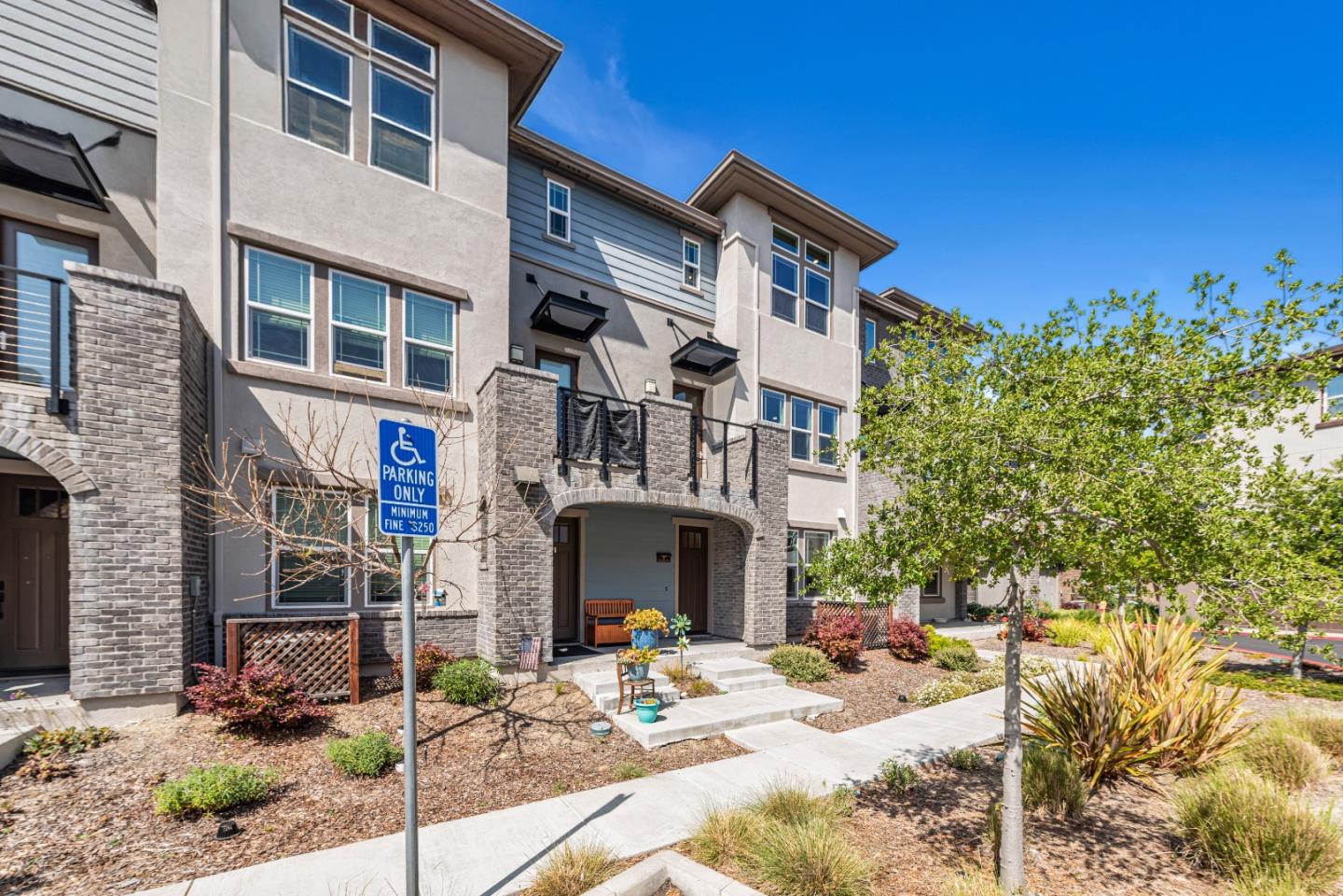 Detail Gallery Image 2 of 28 For 561 San Pasqual Ter #2,  Sunnyvale,  CA 94085 - 4 Beds | 3 Baths